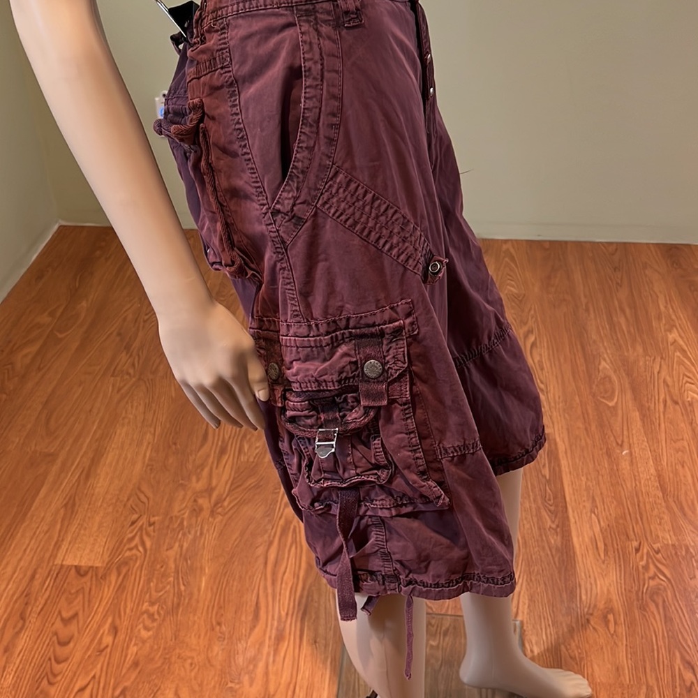 Stone Touch Burgundy Cargo Shorts Size 33 - Picture 3 of 9